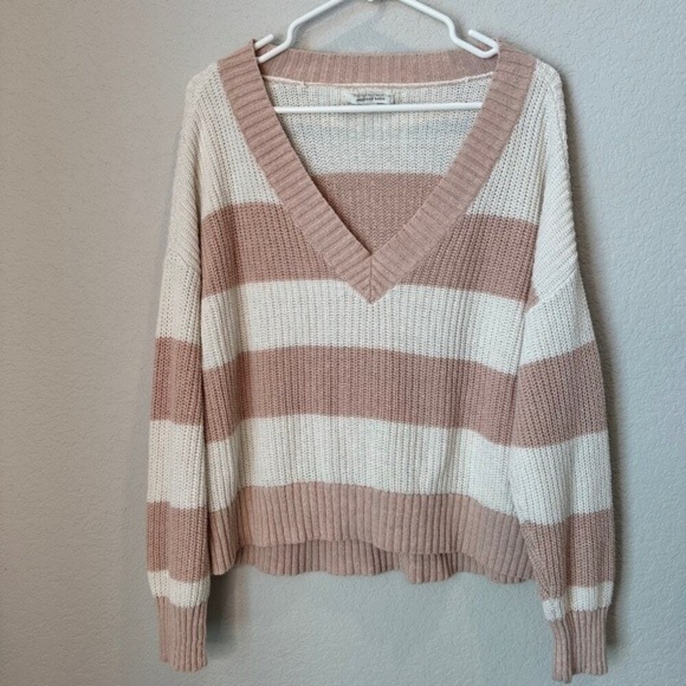 American Eagle Pink & White V-Neck Striped Ribbed Sweater - Size Medium - EUC